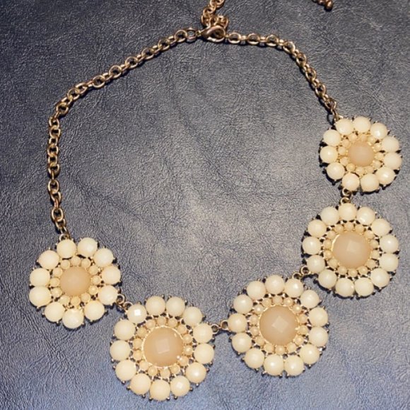 Vintage White Statement Necklace - Picture 1 of 2